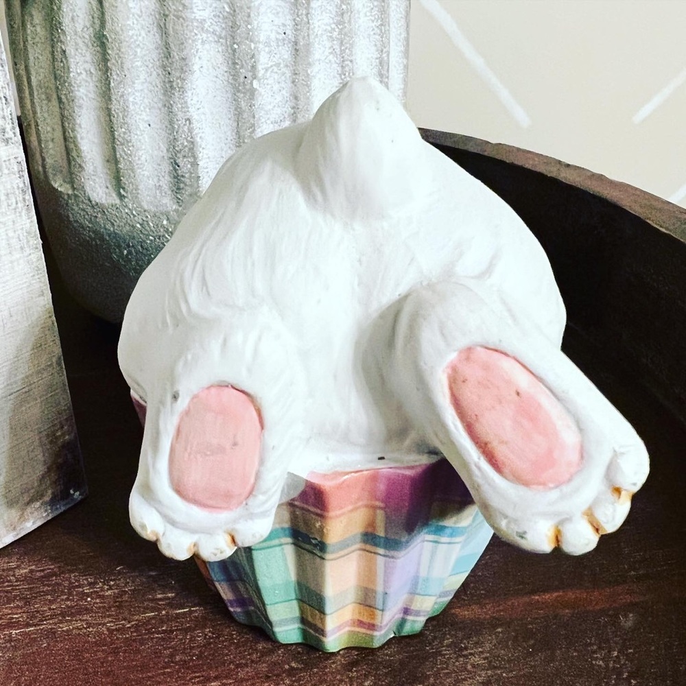 Farmhouse Bunny Butt tiered tray cupcake